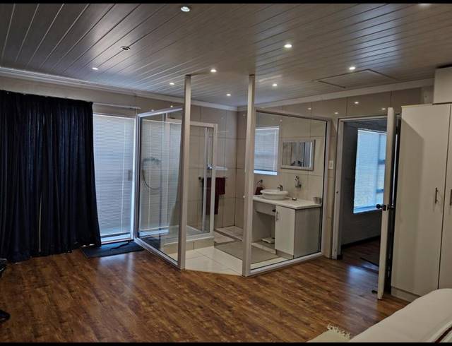 4 BEDROOM HOUSE FOR SALE IN PRINGLE BAY